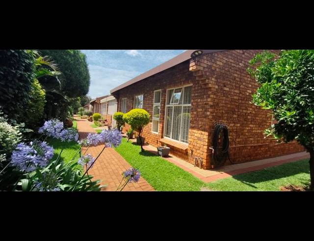 3 BEDROOM TOWNHOUSE FOR SALE IN CLARINA